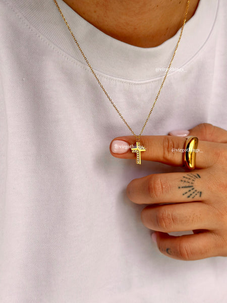 Dainty mini cross
