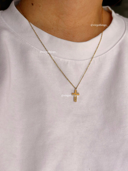 Dainty mini cross