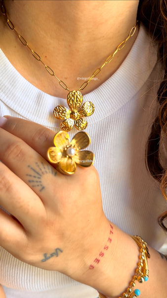 Bubbly flower necklaces
