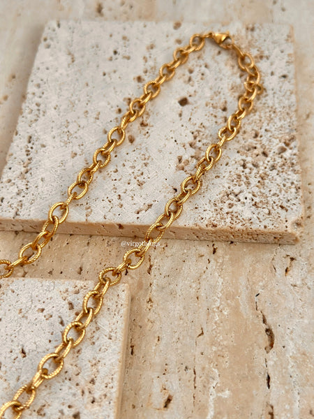 Textured linked chain